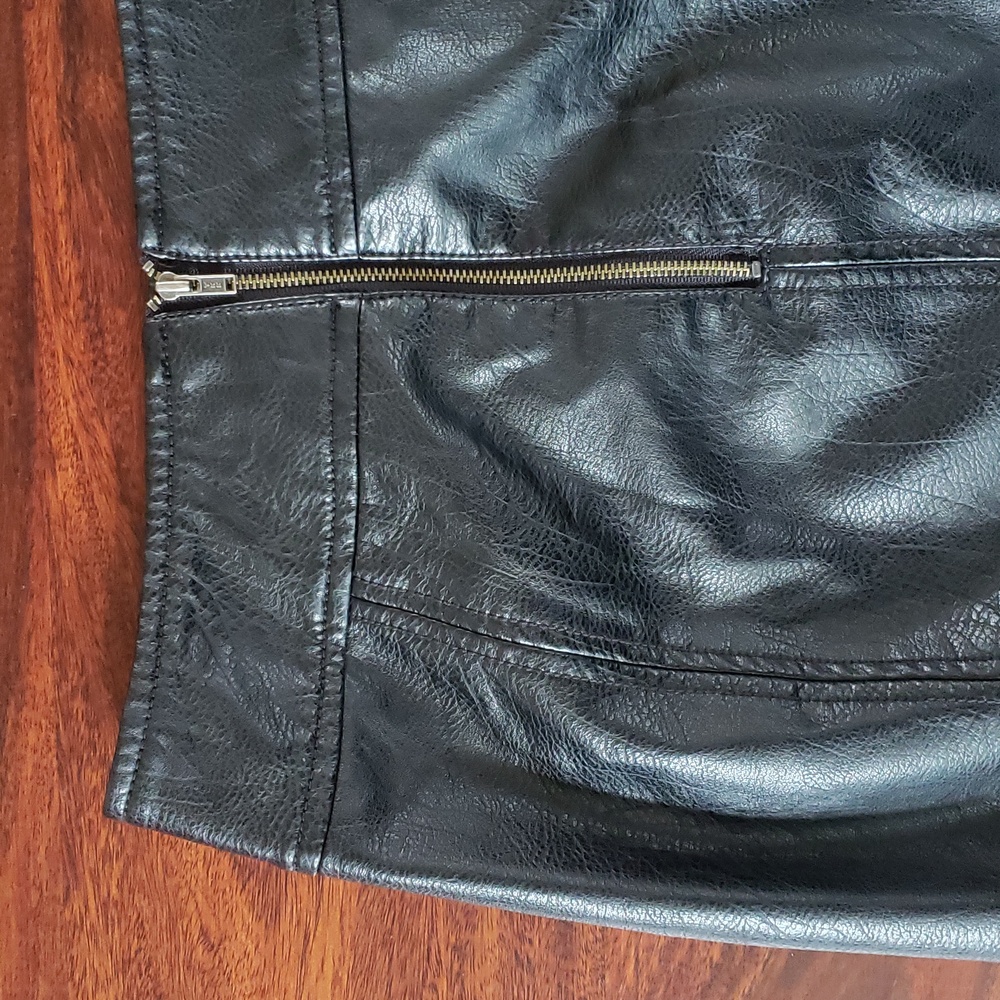 FREE PEOPLE Faux Leather Black Mini Skirt “Zip To It” | SIZE 2 - Picture 9 of 13